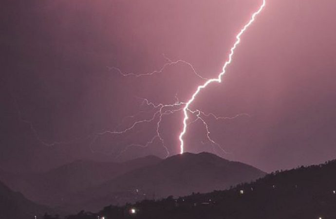 तस्विर रोहित गिरी पोखरा