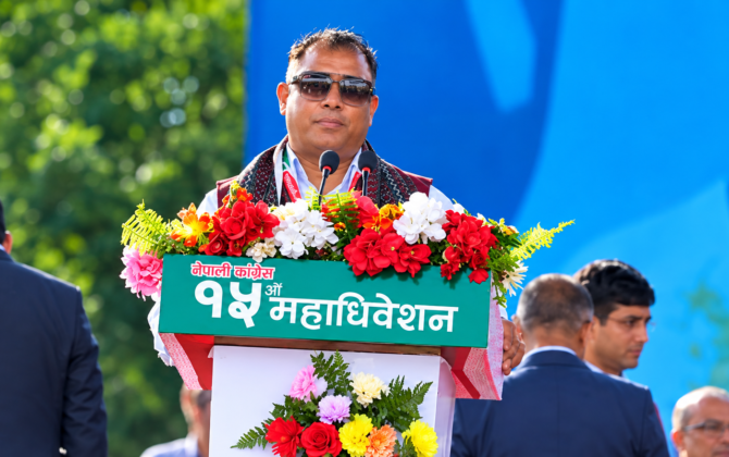रेशम चौधरीको प्रश्न : गणतन्त्रसँगै हाम्रो धर्म किन साटियो गगनजी ?